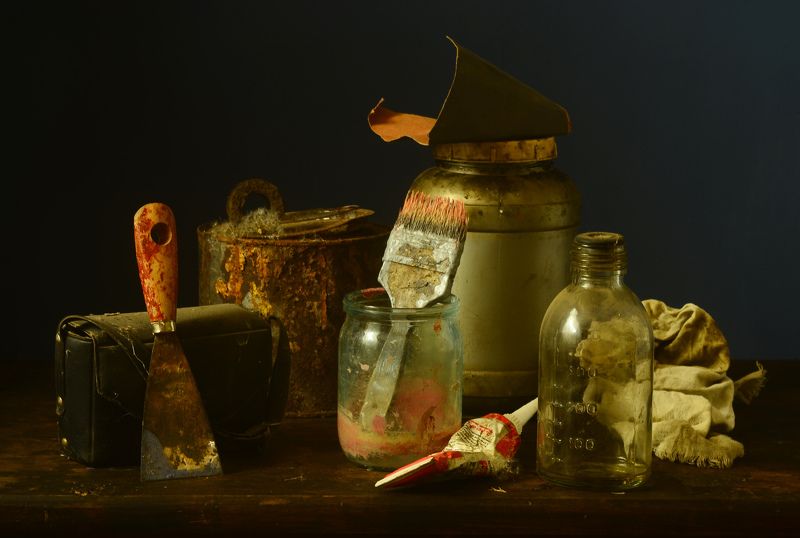 Со ржавой банкой и куском наждачки. фото превью