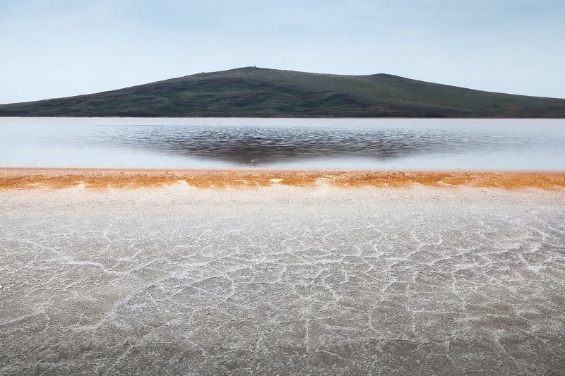Крым, Опук, озеро, горы, пустыня, засуха, розовое озеро Крым. Опук. фото превью