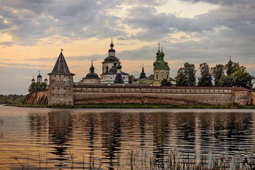 Вечерело