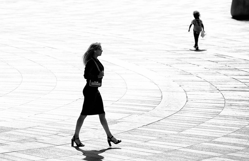 black and whit photo, чб фото, городские картинки, лето, дети и город,  стрит фото, уличное фото Городские картинки. Лето фото превью