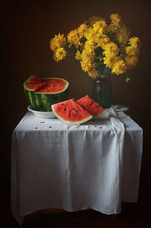 натюрморт, арбуз, цветы, золотые шары с арбузом в летнюю жару фото превью