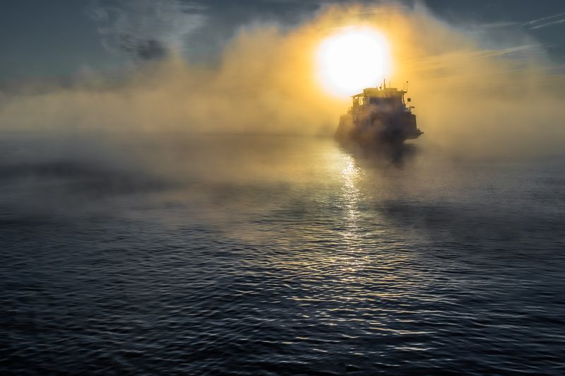 На реке фото превью