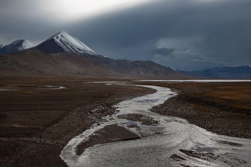 таджикистан, памир, памирский тракт, долина реки акбайтал, свет, горы, облака Памир фото превью