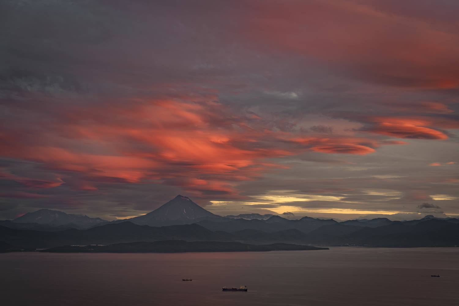 камчатка, закат, вилючинский, петропавловск-камчатский, вид с мишенной сопки, Mikhail Ioannisian