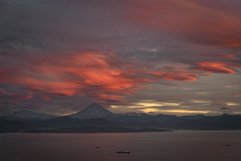 камчатка, закат, вилючинский, петропавловск-камчатский, вид с мишенной сопки Вилючинский на закате. Вид с Мишенной сопки. фото превью