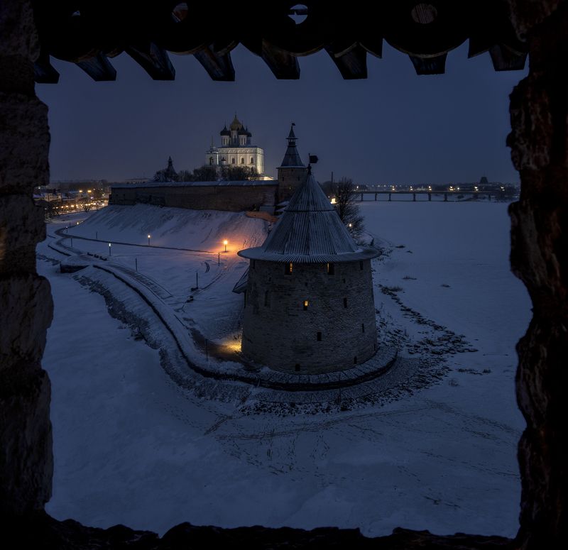 псков, кром, зима, ночь Опустился синий вечер фото превью
