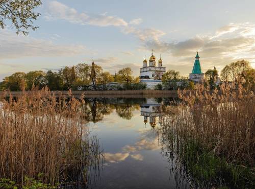 Вечером у храма..