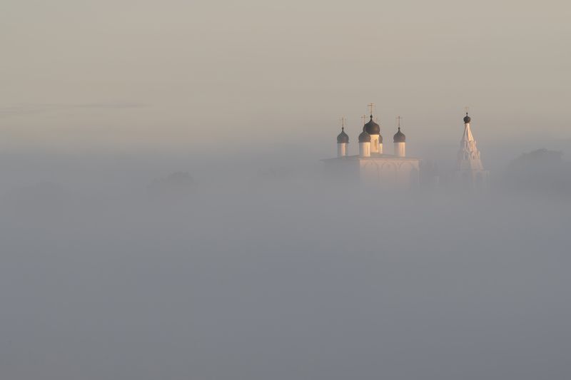 Туманное утро фото превью