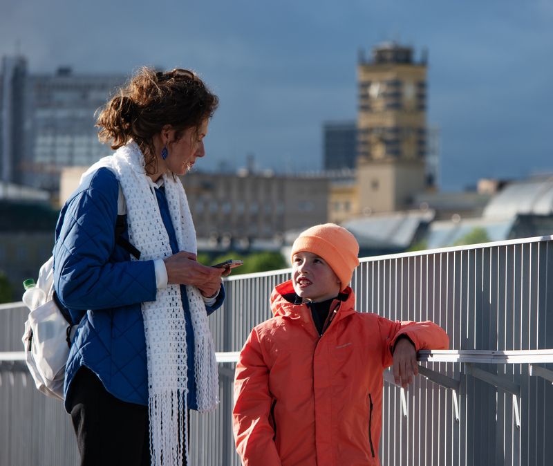 Патриарший мост, башня военторга, оранжевый, Москва, солнце после грозы Холодный май на Патриаршьем мосту фото превью