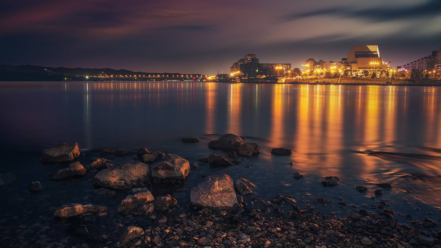 пейзаж, вечер, ночь, огни, отражения, город, берег, камни, выдержка, река, енисей, красноярск, сибирь, стрелка, татышев, Дмитрий Антипов