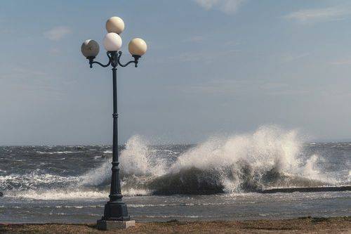 Осенний шторм в Керчи.