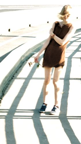 Девушка с цветком