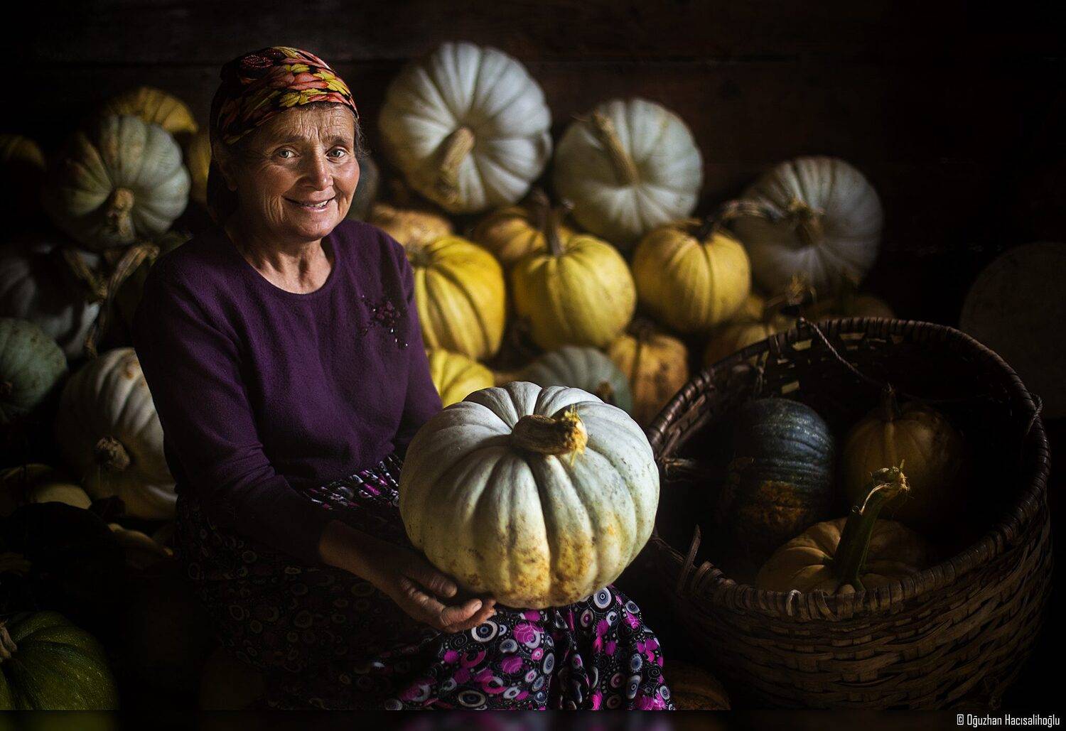 pumpkin, portrait, old, woman, colors, light, Oğuzhan Hacısalihoğlu