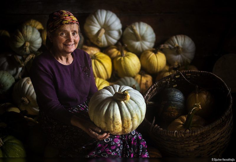 pumpkin, portrait, old, woman, colors, light Pumpkin фото превью
