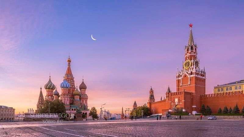 Покровский собор, Собор Василия Блаженного, Москва, Россия, Красная площадь, Кремль, утро, рассвет, город, городской пейзаж, Спасская башня На Красной площади утром фото превью