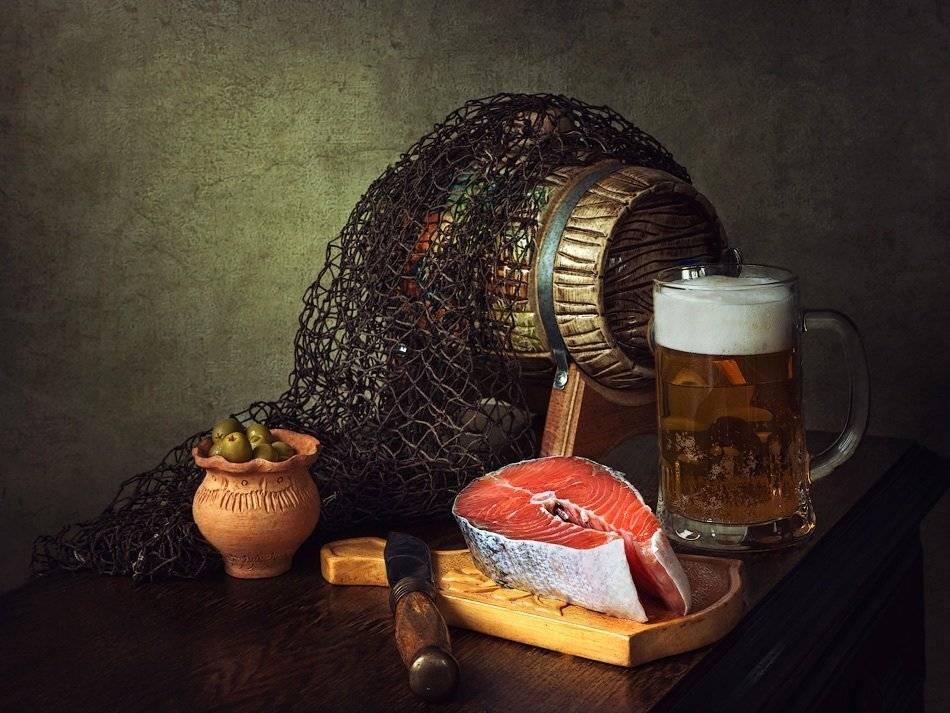 натюрморт, кусок рыбы, пиво, бочонок, оливки, Ирина Приходько