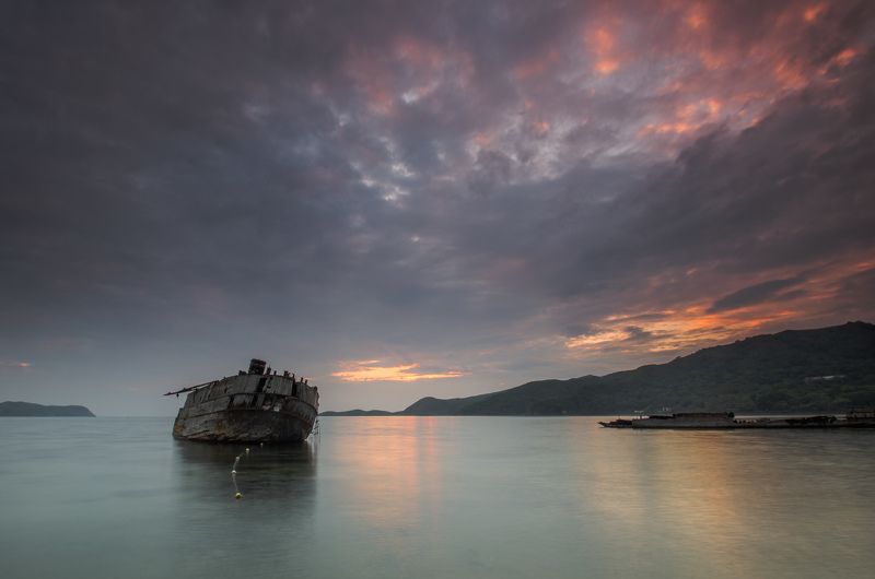 пейзаж, закат, море, облака, природа Последний приют фото превью