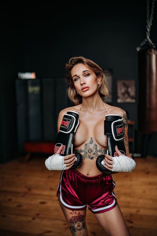 Саша боксирует фото превью