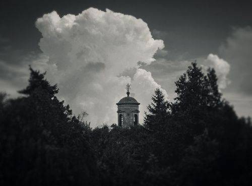 К высотам священным крепчающей осени.