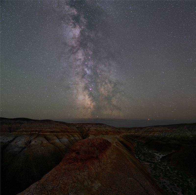 астро, астрофото, ночь, пейзаж, горы, звезды, млечный путь, галактика, небо, пустыня, казахстан Тихий диалог с космосом фото превью