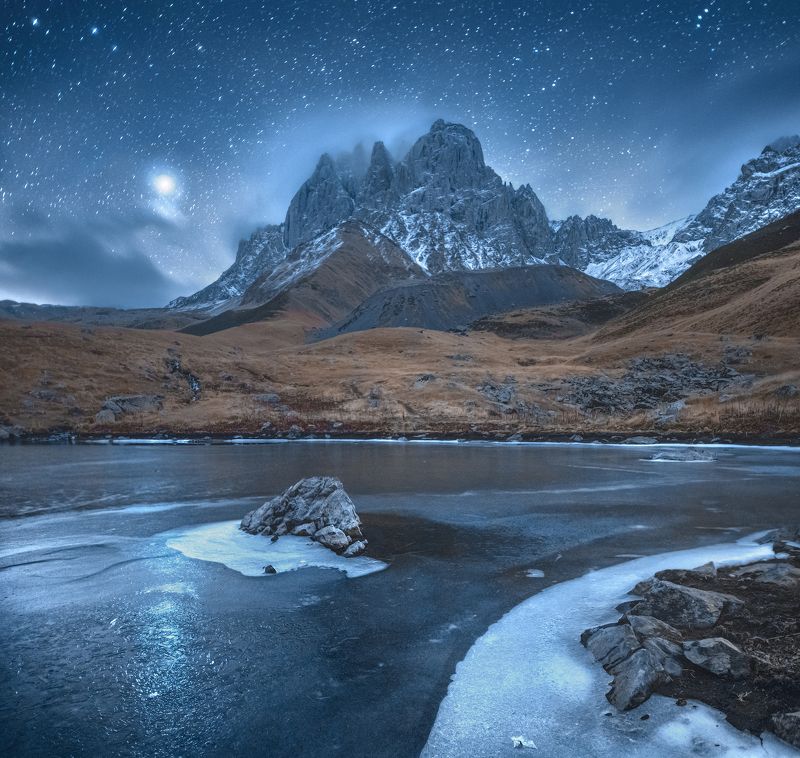 грузия, казбеги, степанцминда, джута, долина реки сно, чаухи, долина трусо Массив Чаухи фото превью