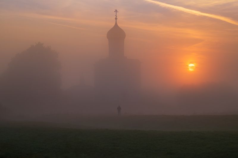 утро, восход, храм, боголюбово, храм покрова на нерли, владимирская область, россия, туман, лето, православие Безмятежное утро фото превью