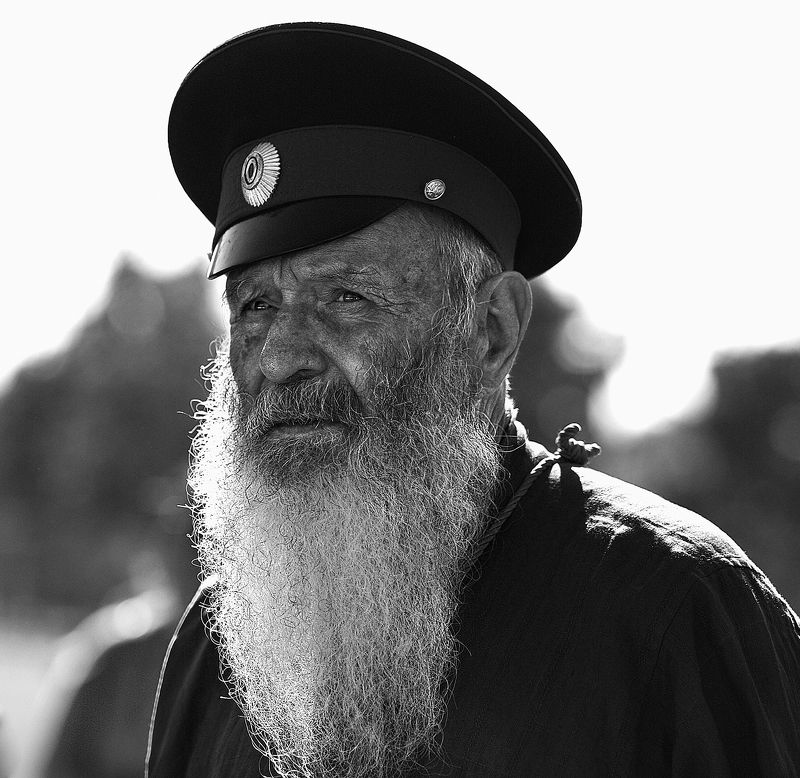 чб фото, уличный мужской портрет, жанровый мужской портрет, казак, фестиваль казачья станица  фото превью