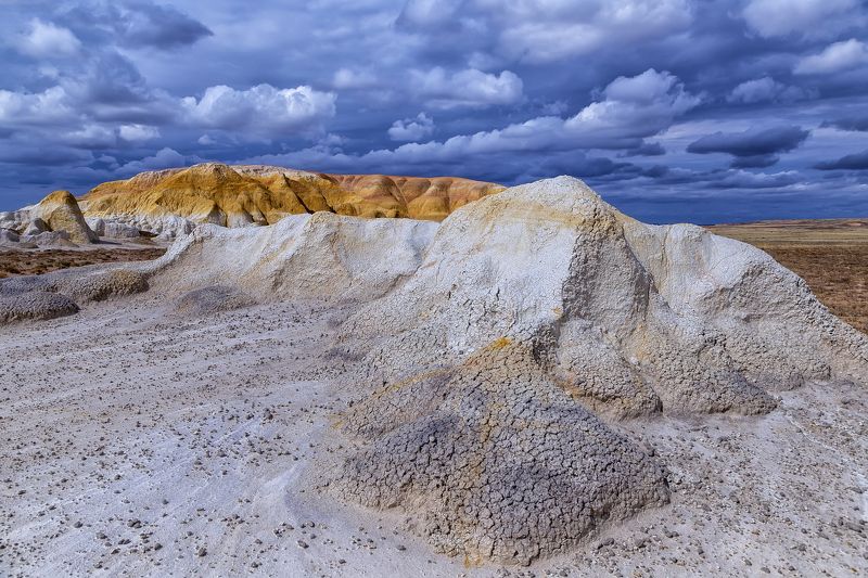 Пейзаж, Казахстан, пустыня, горы, меловые горы, небо, песок, глина, структура, рельеф, геология, мел, Улытау Контраст фото превью