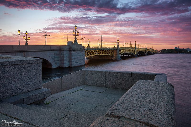 Закат у Троицкого моста фото превью