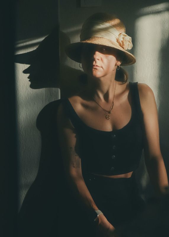 photography,portraits,light,shadow,conceptual harsh light фото превью