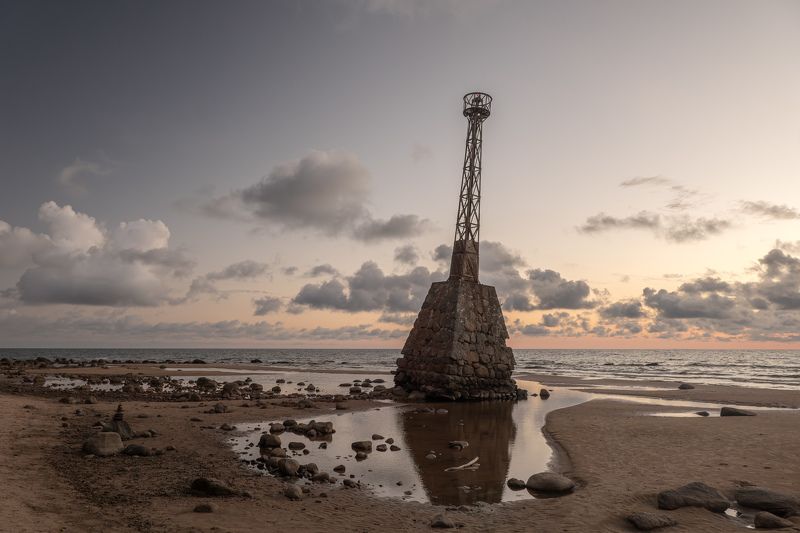 У старого маяка фото превью