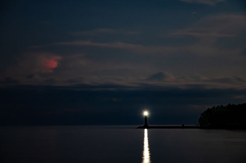 Луна, гроза, маяк Вуохенсало фото превью