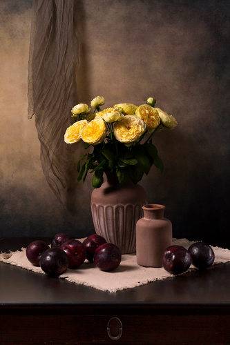 Натюрморт со сливами.