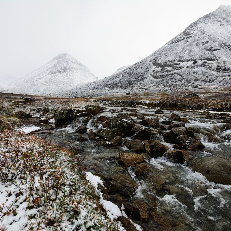 Первый снег на Малой Белой реке. фото превью