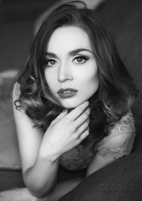 портрет, студия, девушка, взгляд, глаза, кино, лицо Женственный портрет фото превью