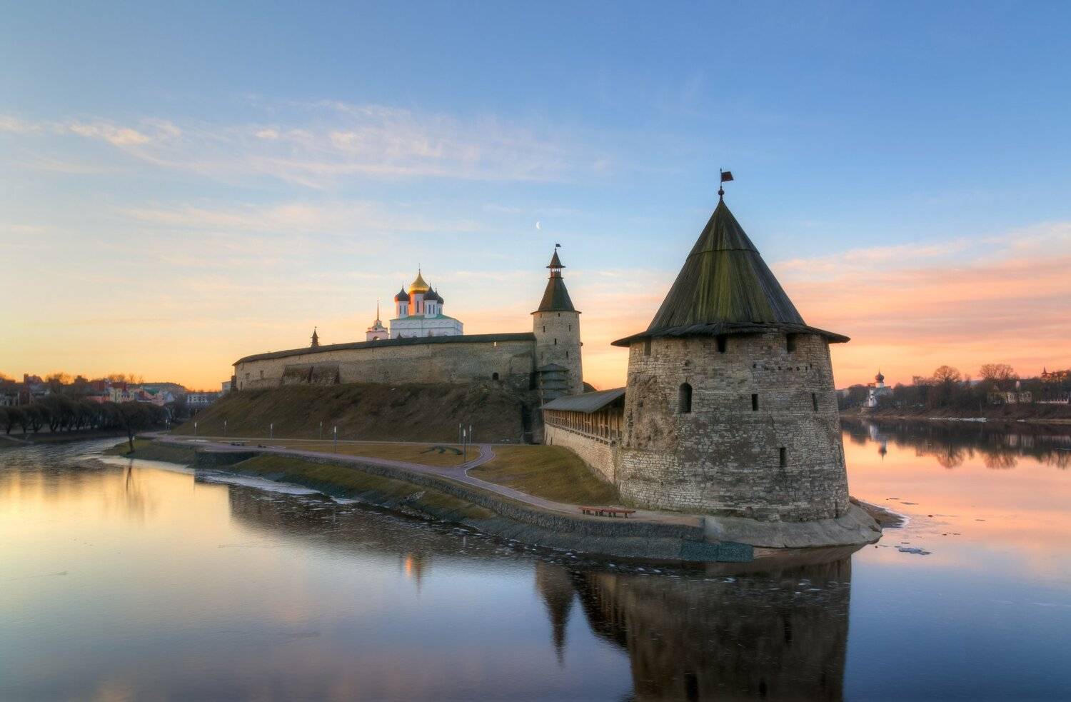 псков набережная кремль история крепость собор ночь река, Мержанов Дима
