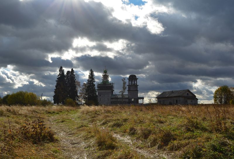 Це́рковь Богоявле́ния Госпо́дня — деревянный православный храм в деревне Поле фото превью