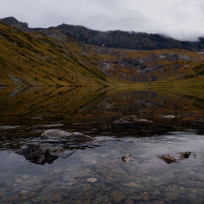 горы, озеро, отражения, осень Зеркало фото превью