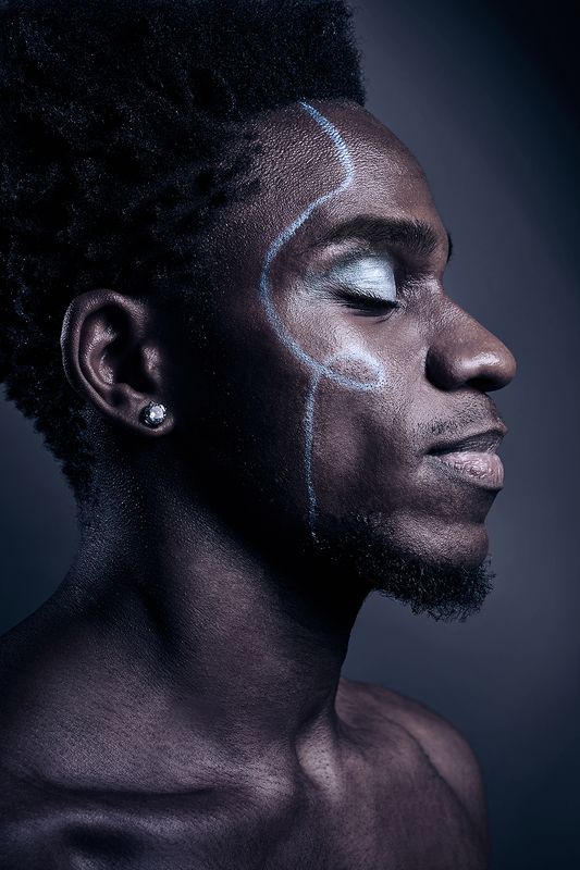 Blue on black фото превью