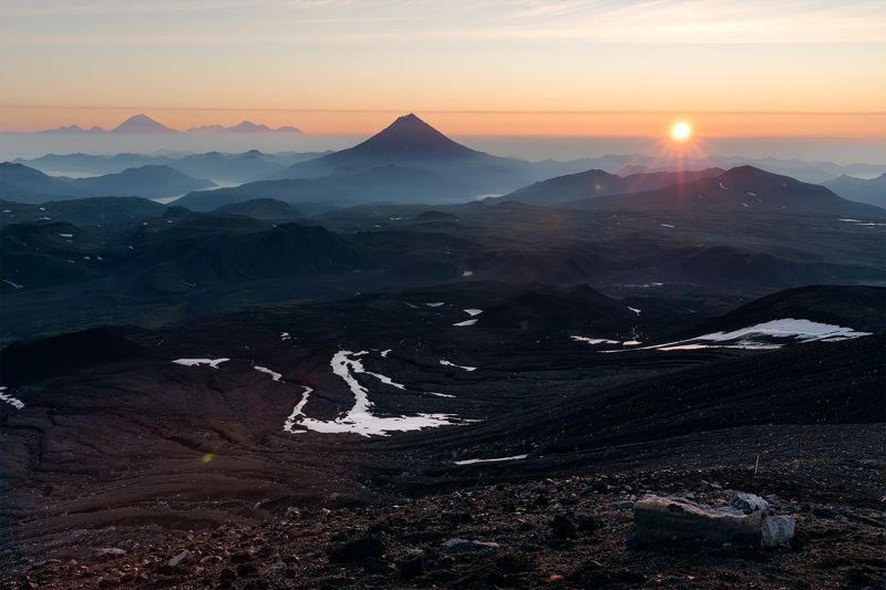 долина великанов, корякский, камчатка, авачинский, вулканы, рассвет, kamchatka, горелый, велючинский Новый день над Камчаткой фото превью
