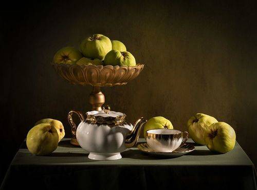 Натюрморт с айвой.