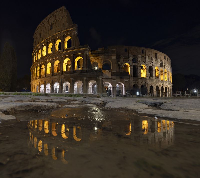 il Colosseo in una pozzanghera фото превью