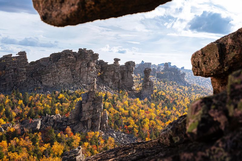 В объятьях каменных стражей фото превью