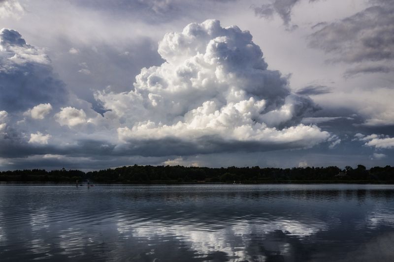 облака, вечер, озеро У озера фото превью