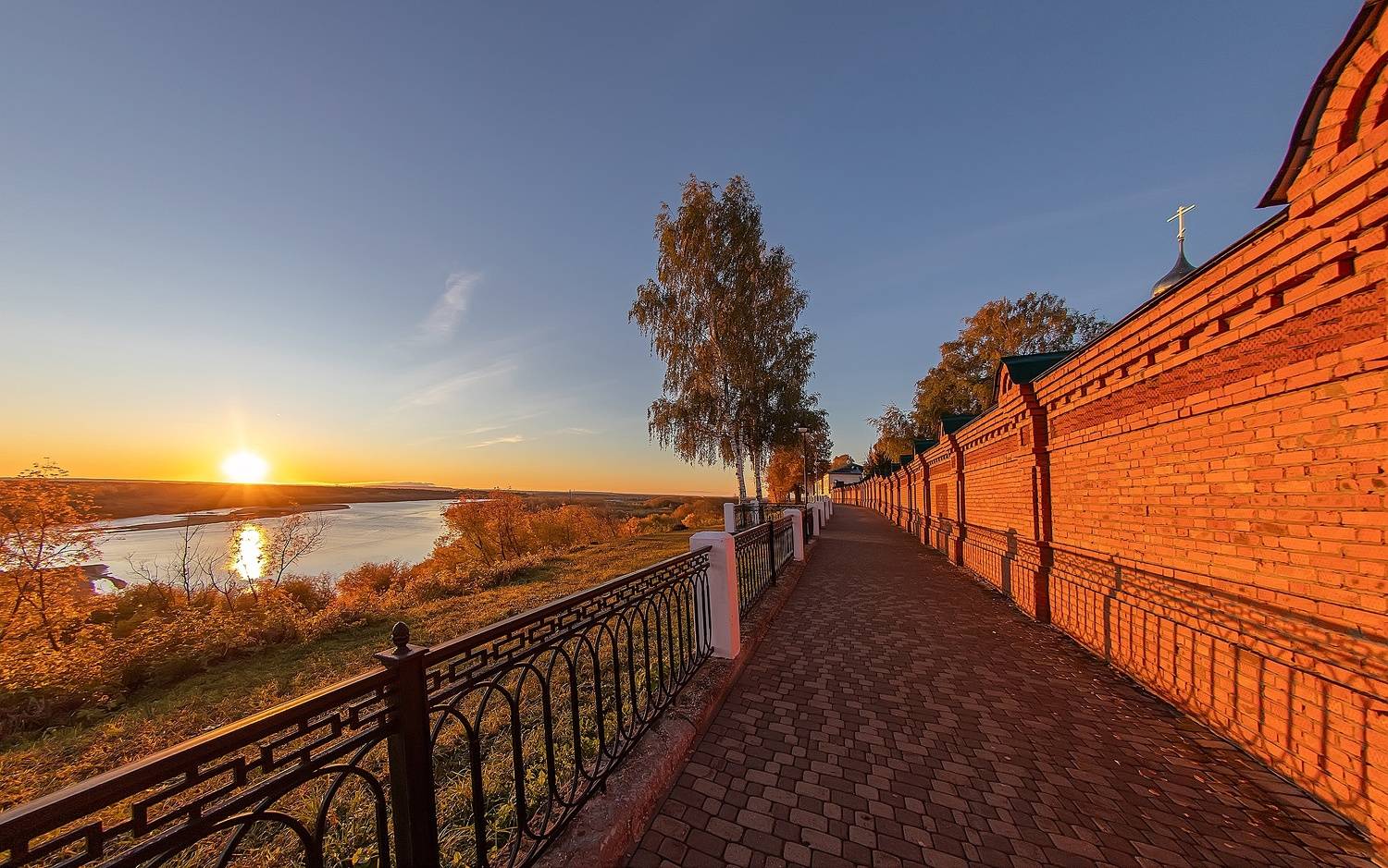 набережная, стена, река, солнце, осень, Широких Александр