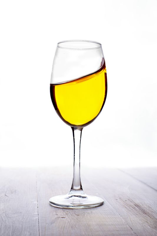 Белое вино фото превью