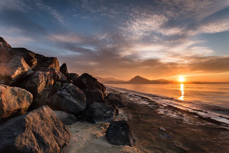 восход, солнце, море, зима, золото, лёд, камни, пляж, свет, цвет *** фото превью