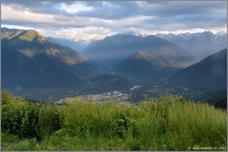 В лучах уходящего солнца фото превью