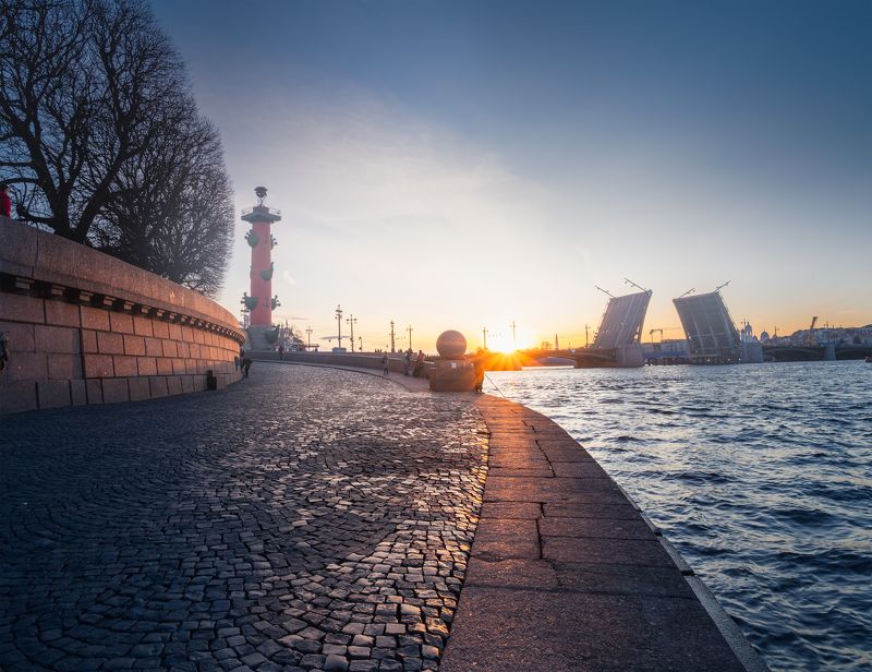 Вечер на Стрелке Васильевского острова фото превью