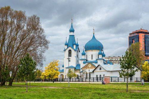 Осенний Пулковский парк. Храм Рождества Христова